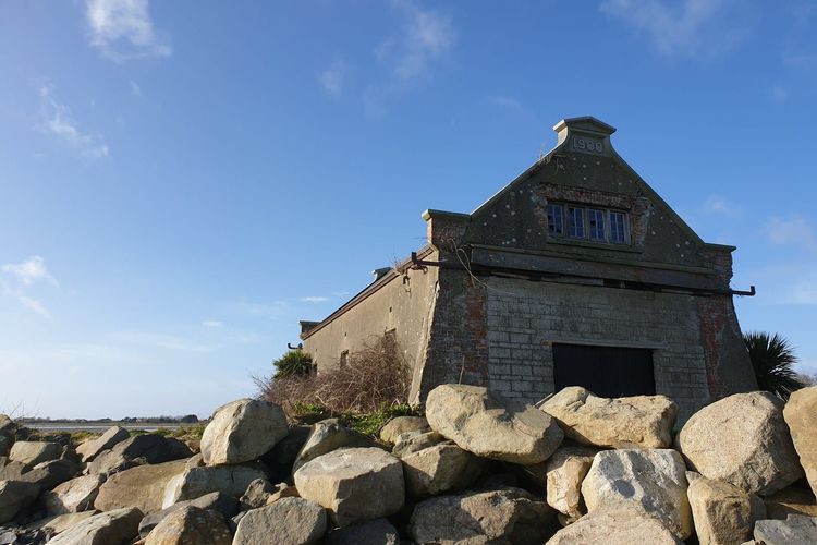 Official tourism photograph of Blackrock Boathouse in County Louth